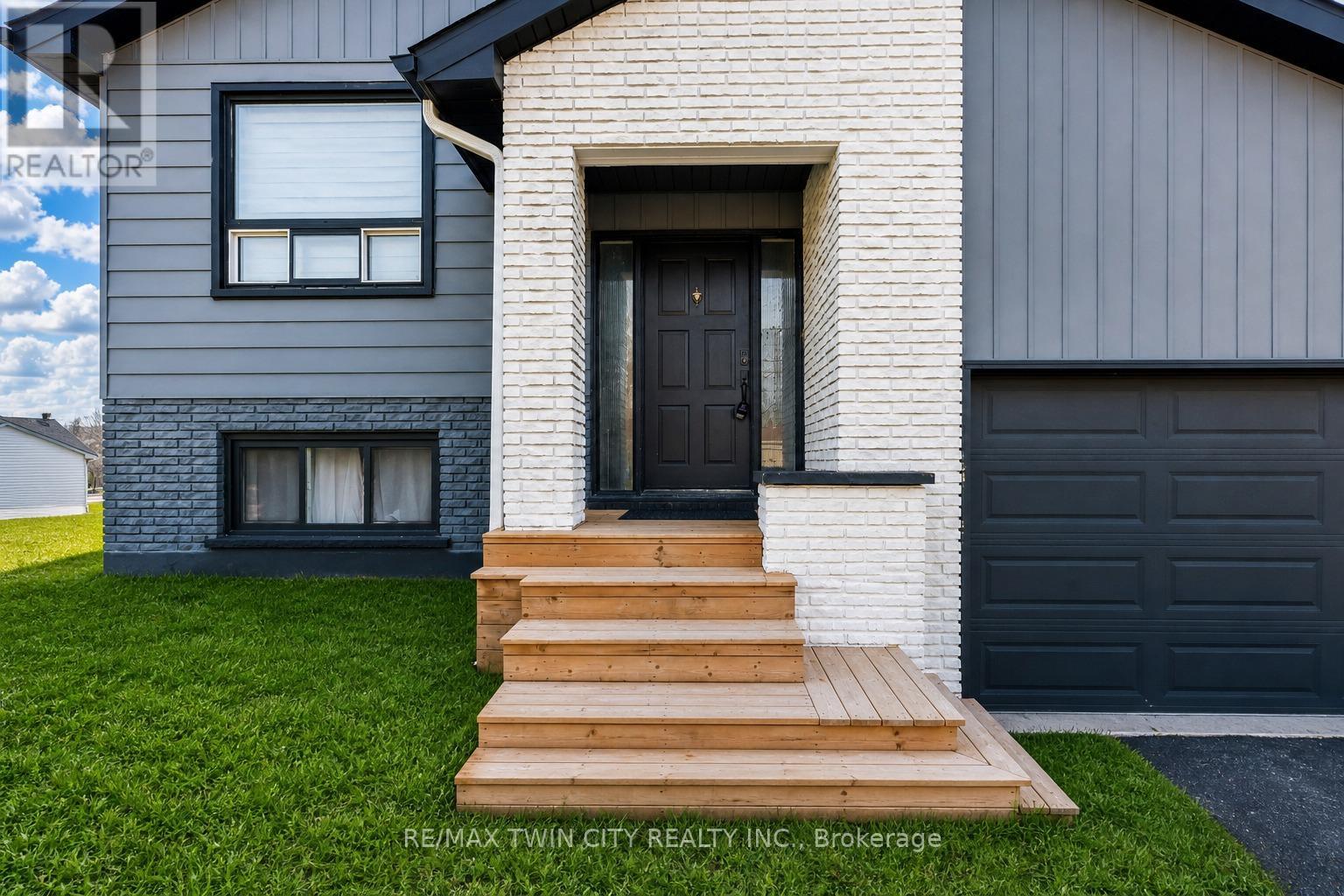 193 Westheights Drive, Kitchener, Ontario  N2N 1K2 - Photo 3 - X13084992