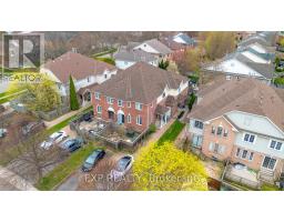112 LAURENDALE AVENUE, Hamilton, Ontario