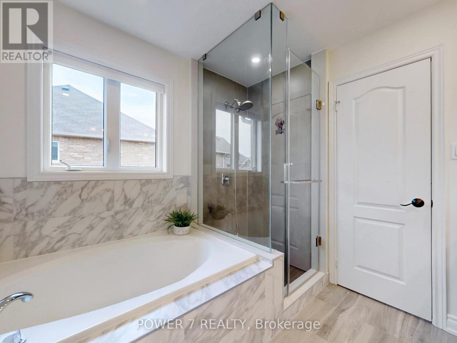 45 Lost Pond Crescent, Whitchurch-Stouffville, Ontario  L4A 0R4 - Photo 24 - N12985358