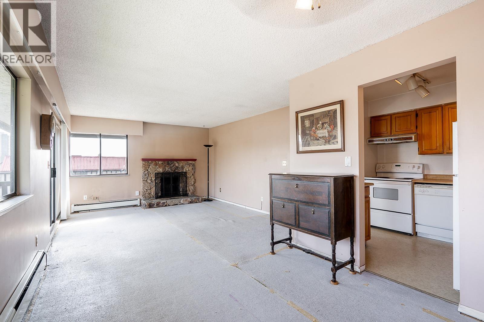 310 316 Cedar Street, New Westminster, British Columbia  V3L 3P1 - Photo 2 - R3119489