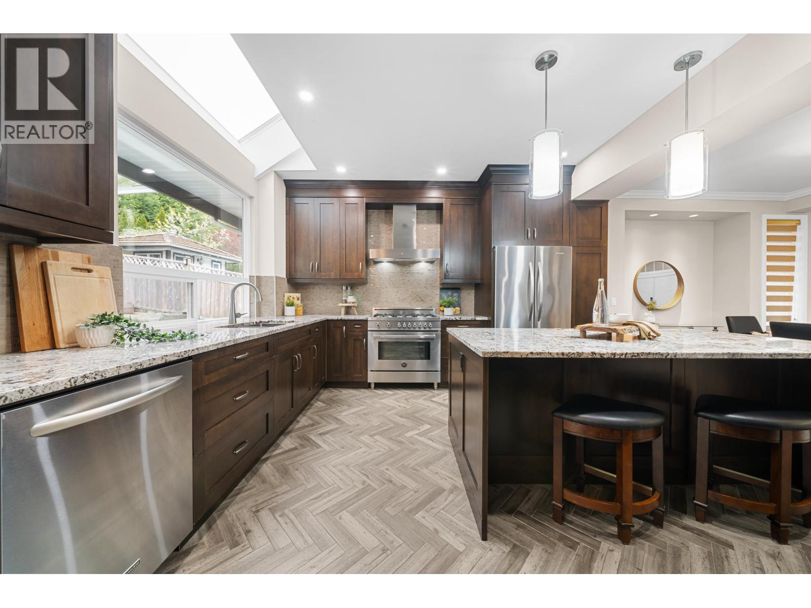 1818 Camelback Court, Coquitlam, British Columbia  V3E 3K4 - Photo 7 - R3119486