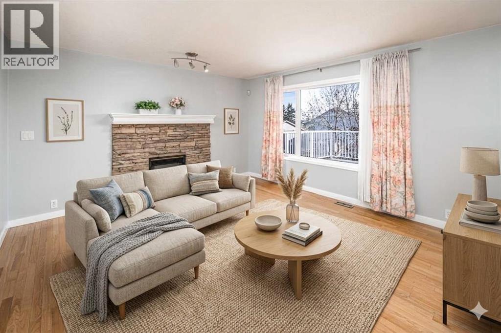 10 Somerset Court SW, Calgary, Alberta  T2Y 3H4 - Photo 4 - A2300388