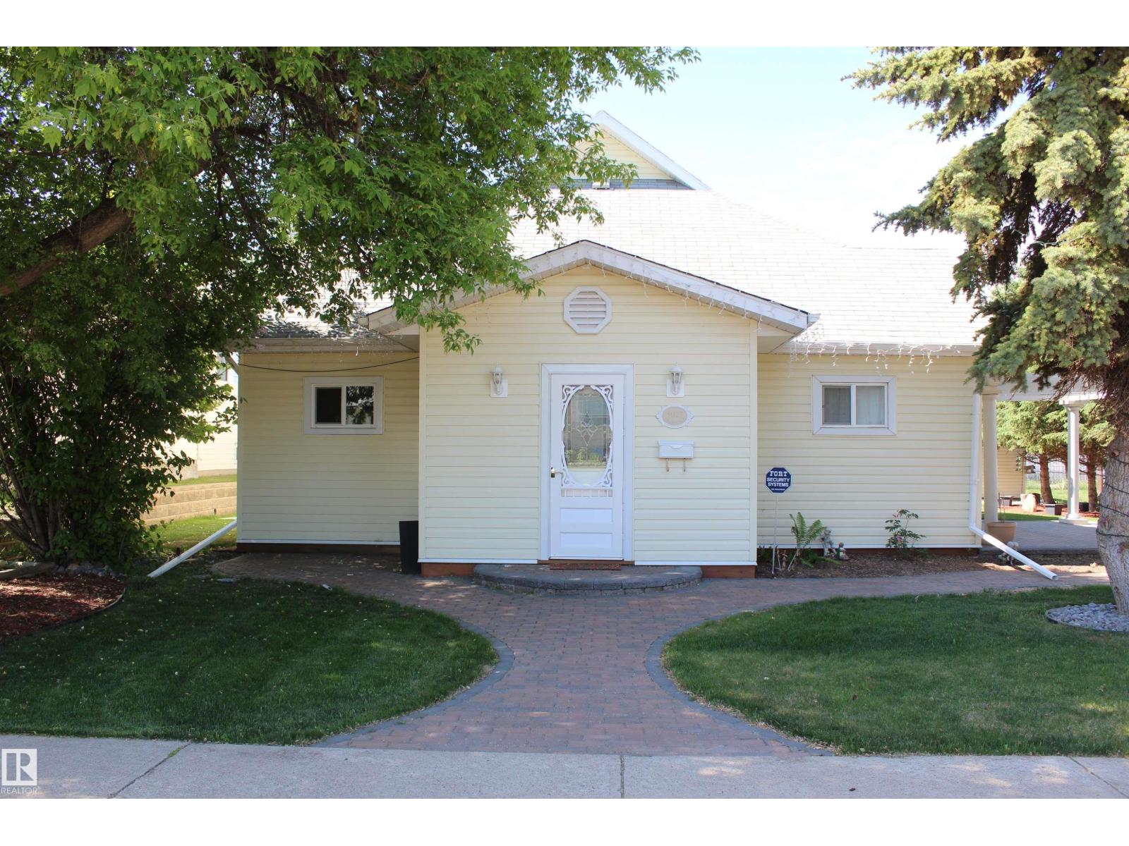 5027 52 AV, mundare, Alberta