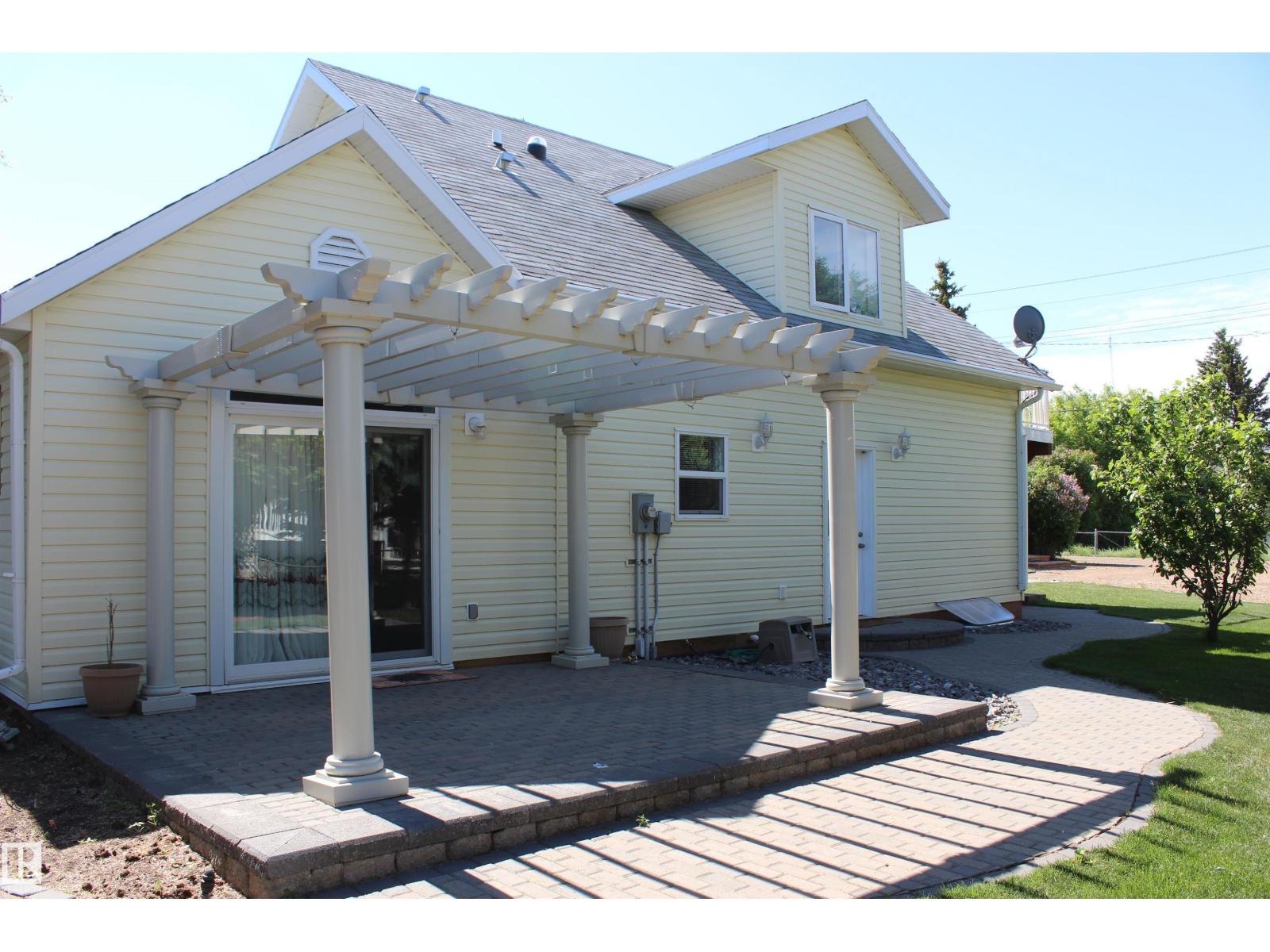5027 52 Av, Mundare, Alberta  T0B 3H0 - Photo 2 - E4485782