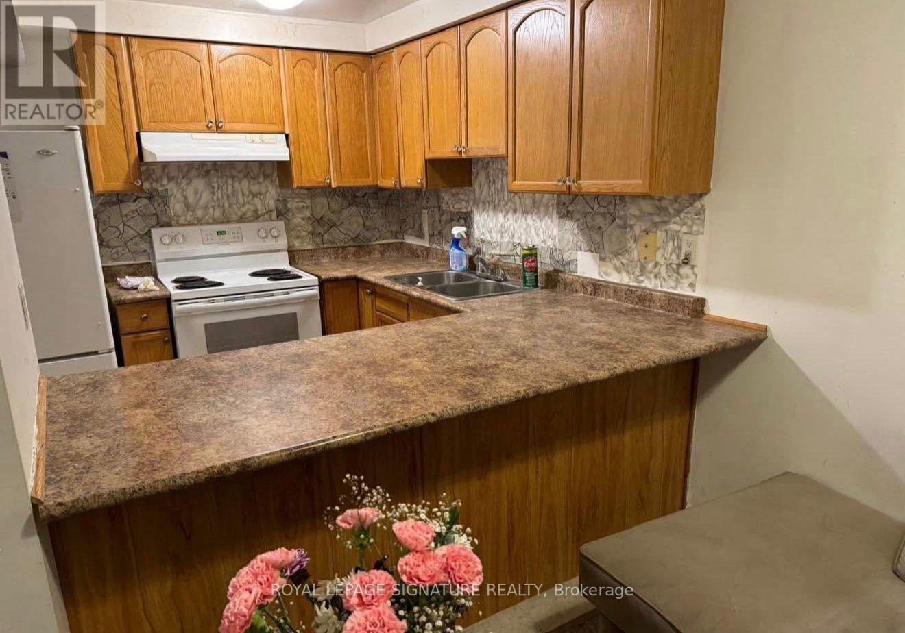 1585 Avonmore Square, Pickering, Ontario  L1V 7H5 - Photo 4 - E13027968