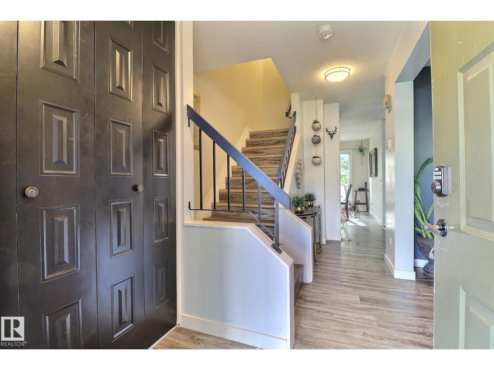 5315 39 AV NW, edmonton, Alberta