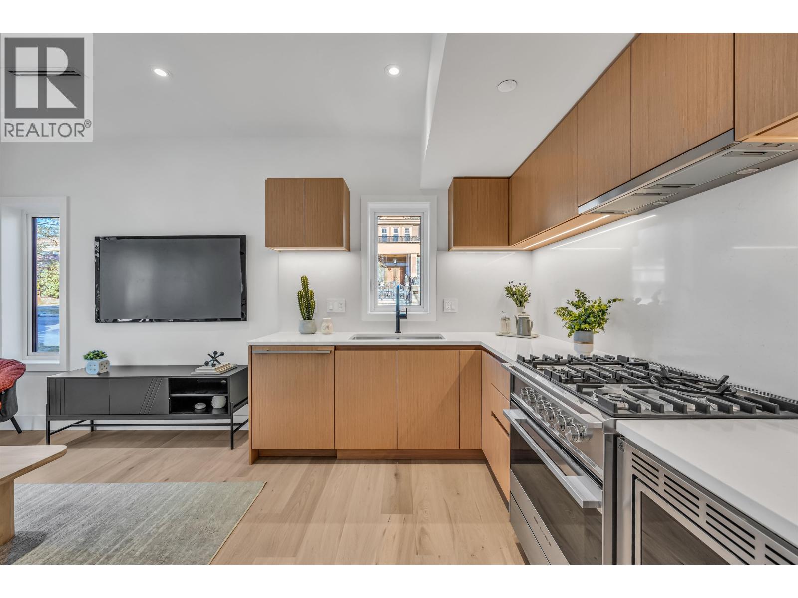 1010 W 52nd Avenue, Vancouver, British Columbia  V6P 1H5 - Photo 2 - R3119490