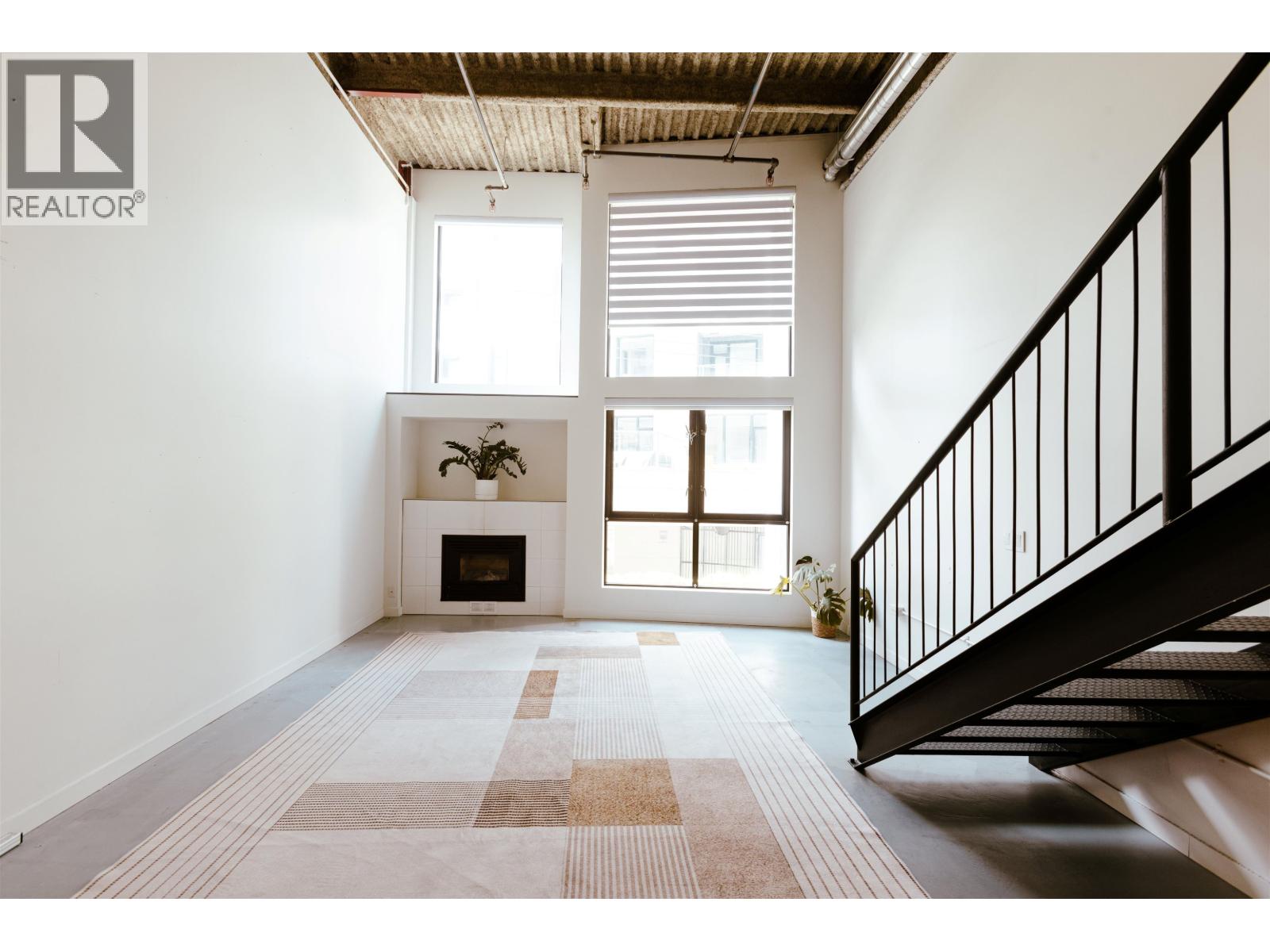 205 234 E 5TH AVENUE, Vancouver, British Columbia