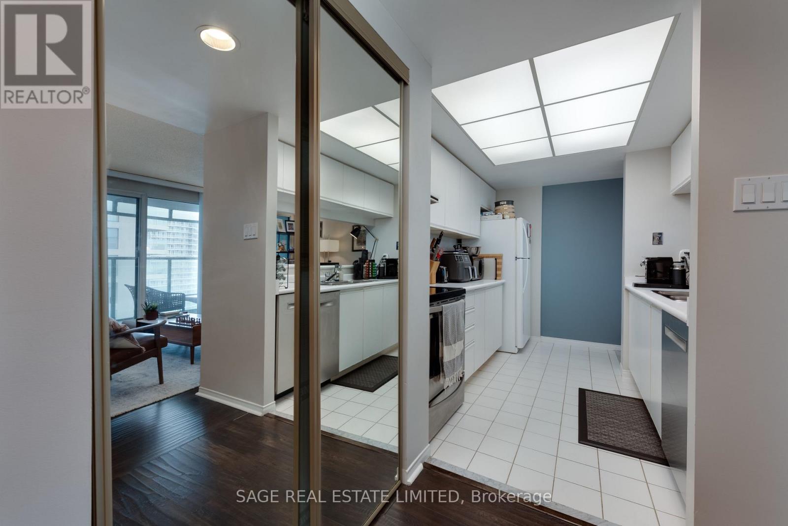 3101 - 99 Harbour Square, Toronto (Waterfront Communities), Ontario  M5J 2H2 - Photo 4 - C13085248