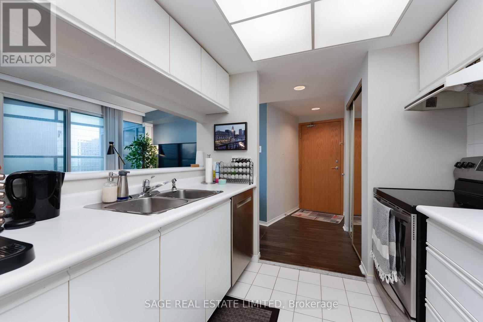 3101 - 99 Harbour Square, Toronto (Waterfront Communities), Ontario  M5J 2H2 - Photo 6 - C13085248