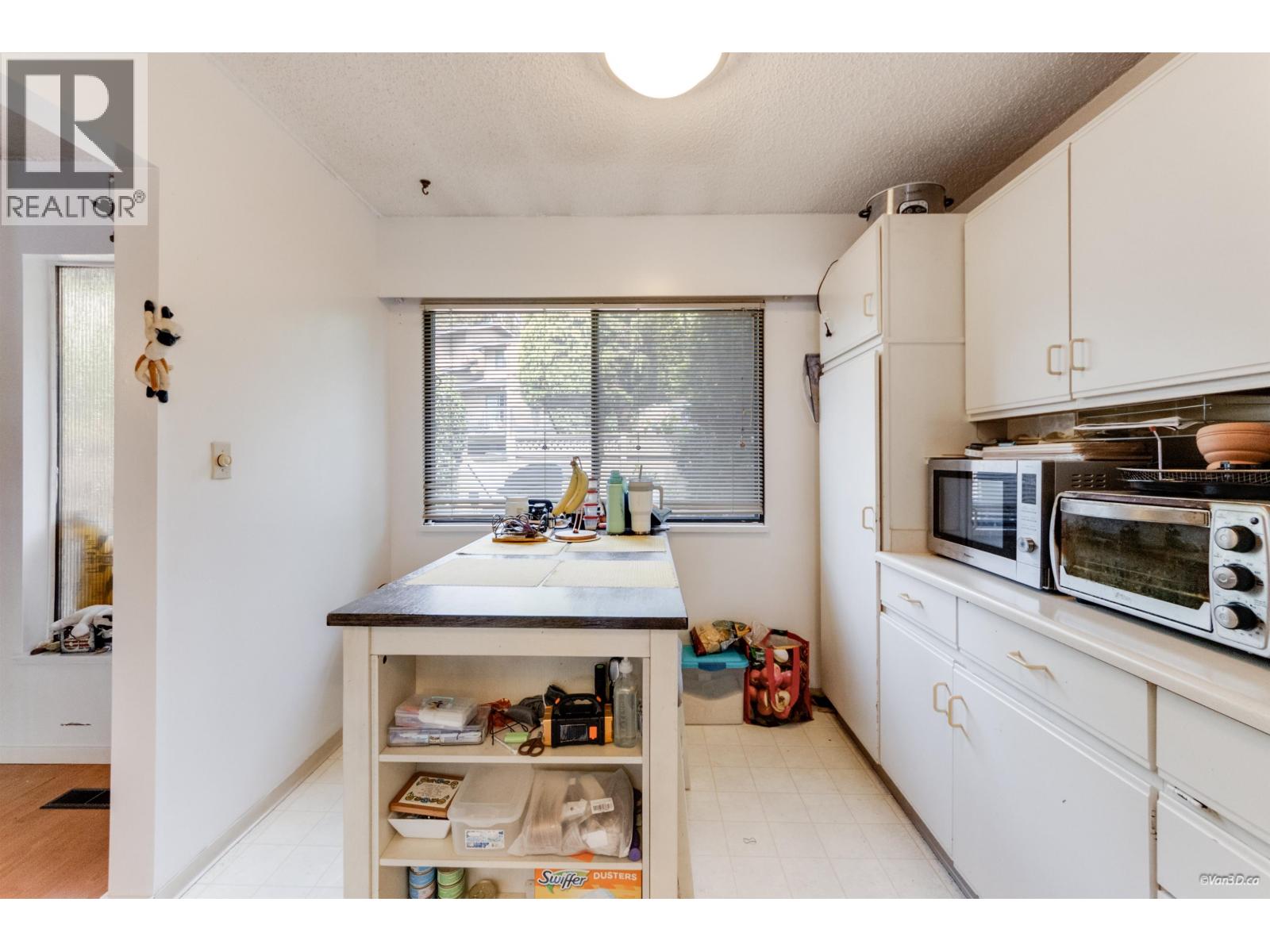 6884 Bromley Court, Burnaby, British Columbia  V5B 4R4 - Photo 12 - R3118915