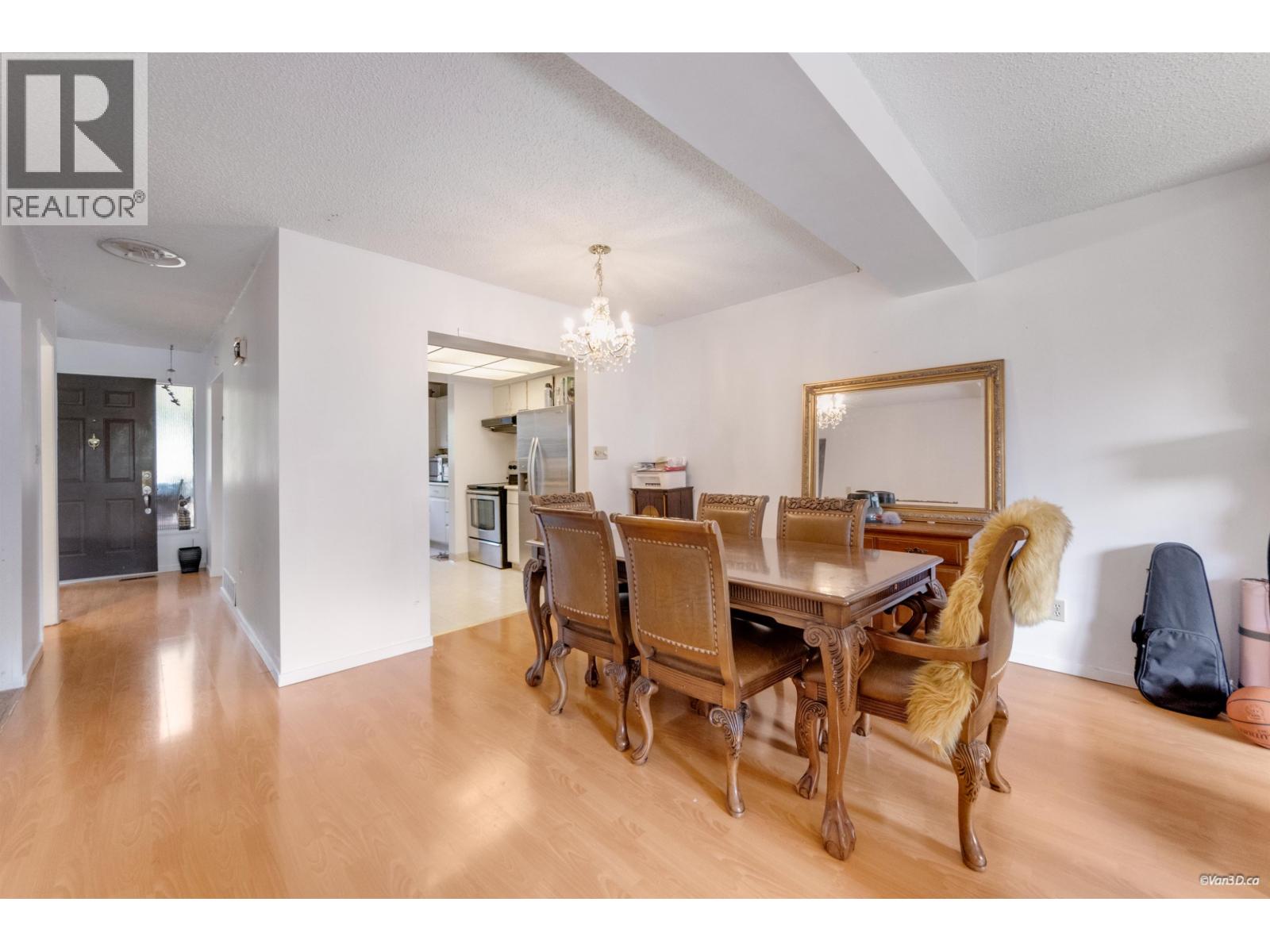 6884 Bromley Court, Burnaby, British Columbia  V5B 4R4 - Photo 9 - R3118915