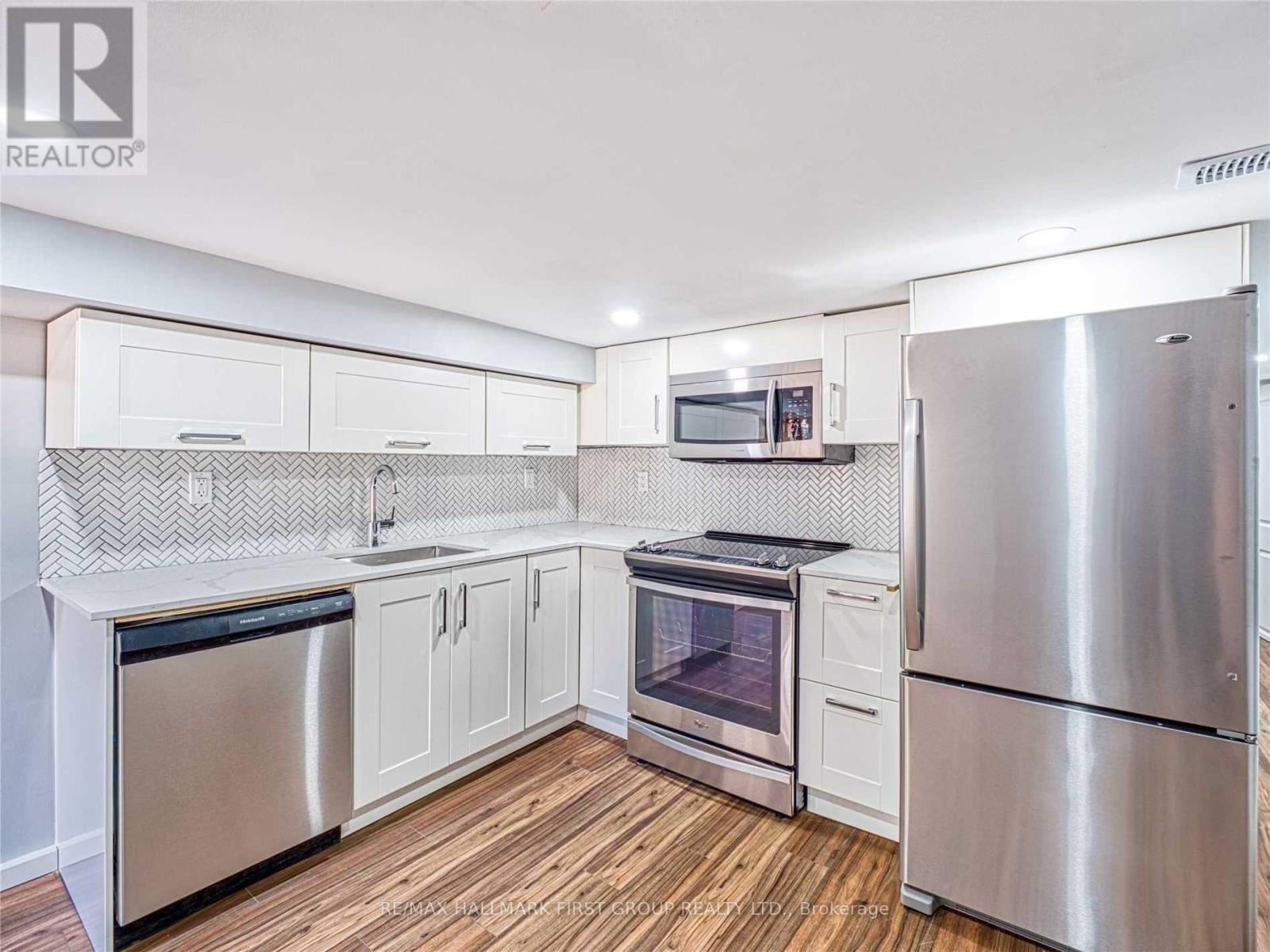 Lower - 376 Rhodes Avenue, Toronto, Ontario  M4L 3A5 - Photo 2 - E13085242