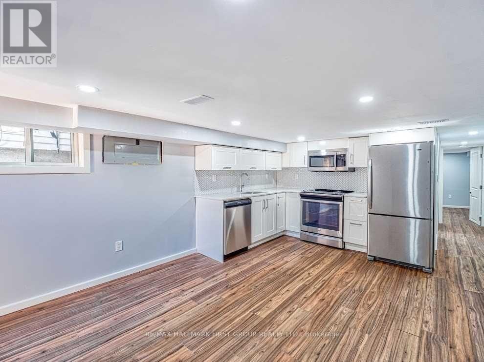 Lower - 376 Rhodes Avenue, Toronto, Ontario  M4L 3A5 - Photo 3 - E13085242