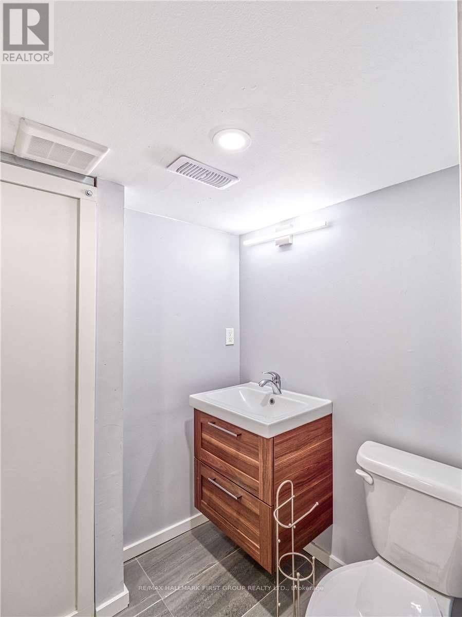 Lower - 376 Rhodes Avenue, Toronto, Ontario  M4L 3A5 - Photo 4 - E13085242
