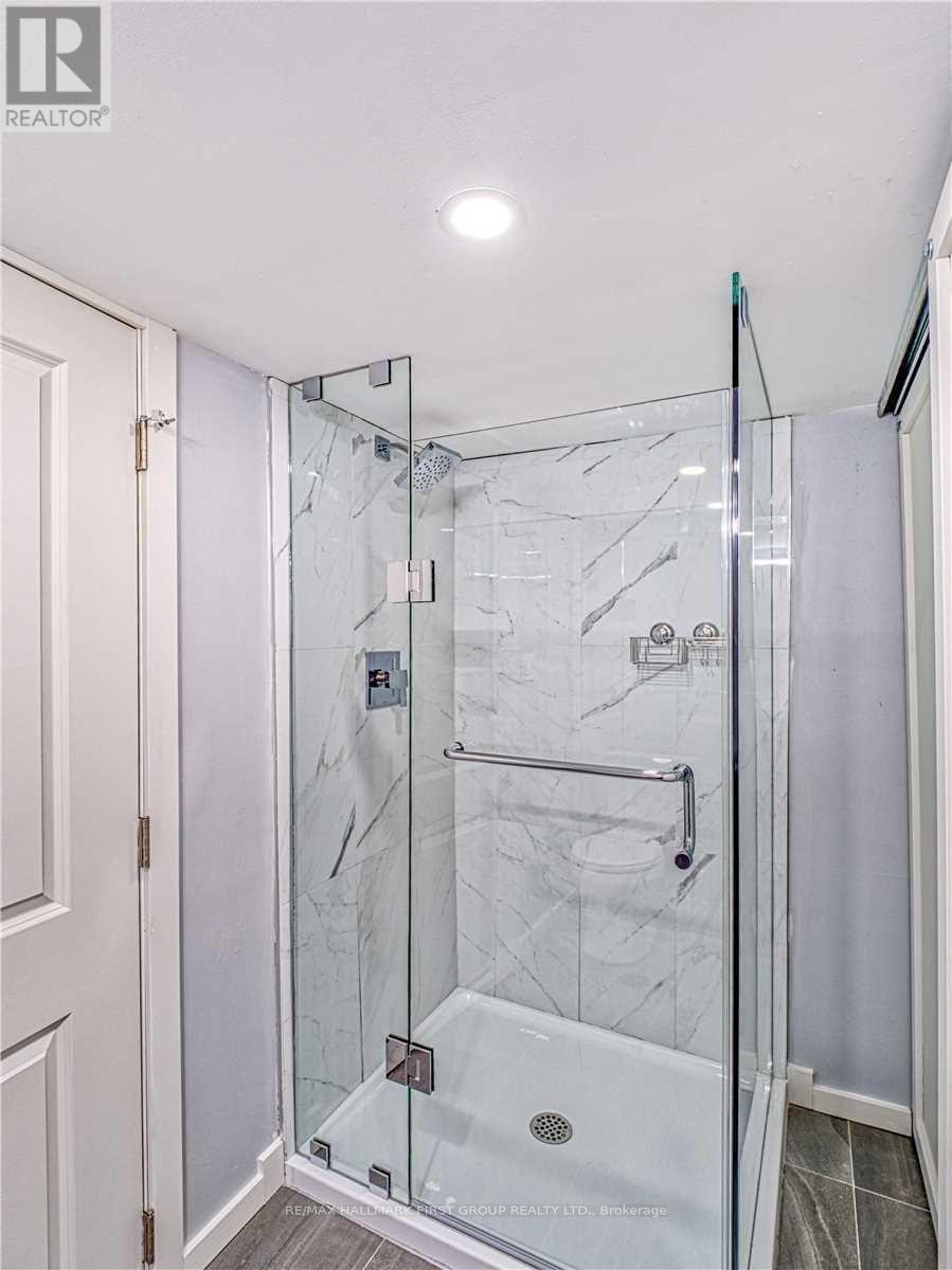 Lower - 376 Rhodes Avenue, Toronto, Ontario  M4L 3A5 - Photo 5 - E13085242