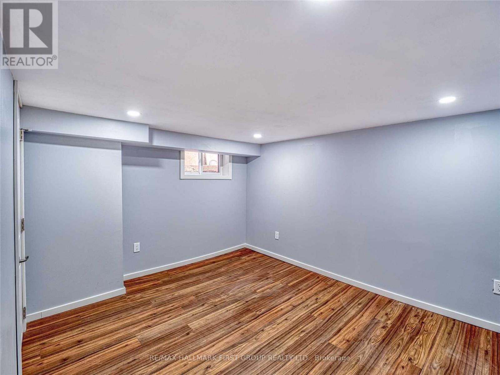 Lower - 376 Rhodes Avenue, Toronto, Ontario  M4L 3A5 - Photo 6 - E13085242