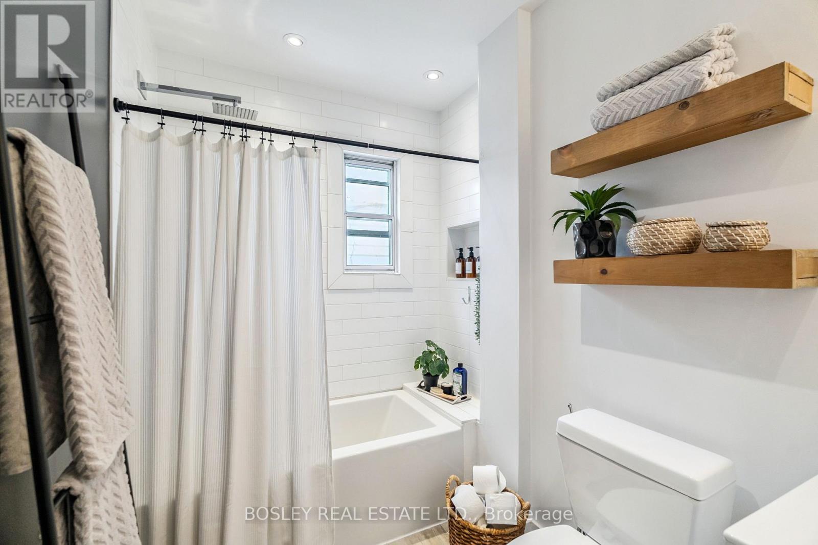 231 Chisholm Avenue, Toronto, Ontario  M4C 4V9 - Photo 19 - E13085304