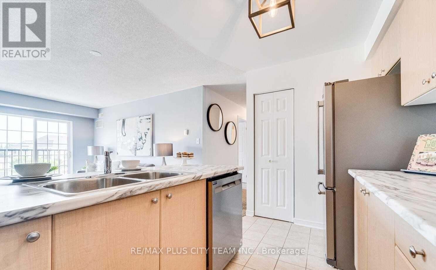 201 - 94 Aspen Springs Drive, Clarington, Ontario  L1C 5N4 - Photo 7 - E13085328
