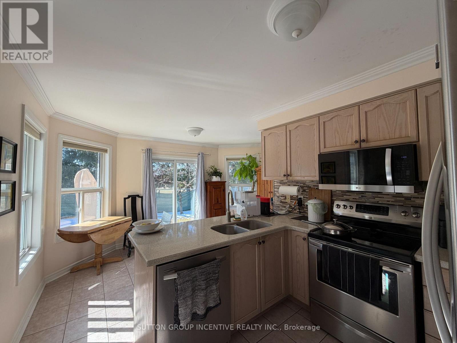 49 Shaina Court, Barrie, Ontario  L4N 9S7 - Photo 13 - S13085218