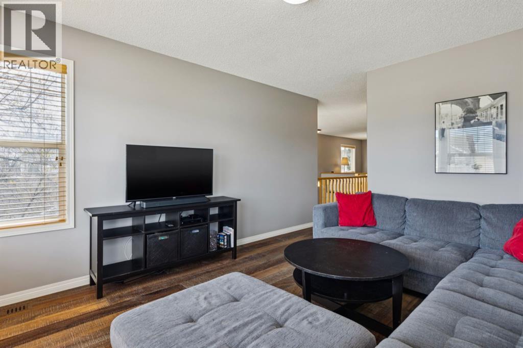 65 Cougarstone Terrace SW, Calgary, Alberta  T3H 5A1 - Photo 17 - A2307925