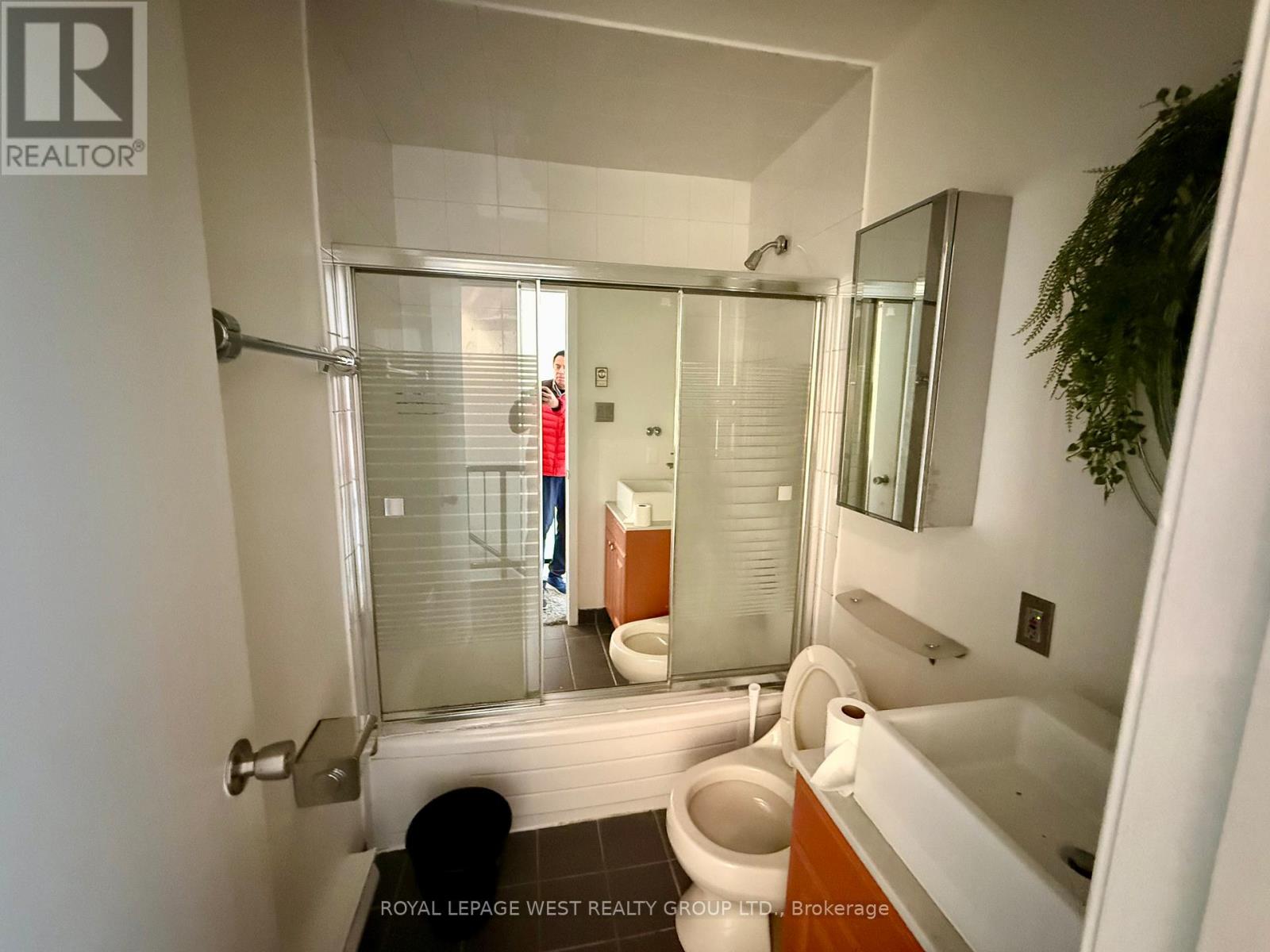 3 - 261 Queen Street W, Toronto, Ontario  M5V 1Z4 - Photo 7 - C13070844
