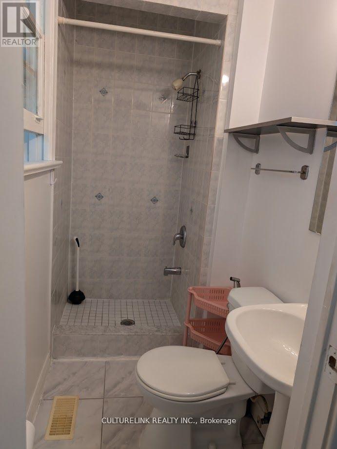 Main Floor - 998 Willowdale Avenue, Toronto, Ontario  M2M 3C7 - Photo 9 - C13084784