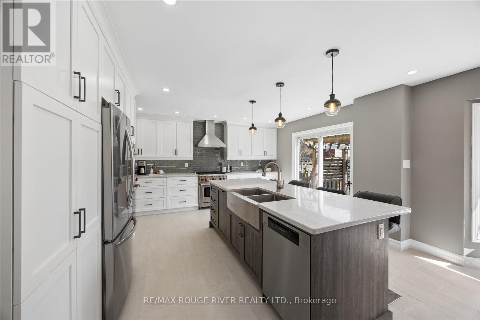 1014 Redbird Crescent, Pickering, Ontario  L1V 5K3 - Photo 10 - E13082688