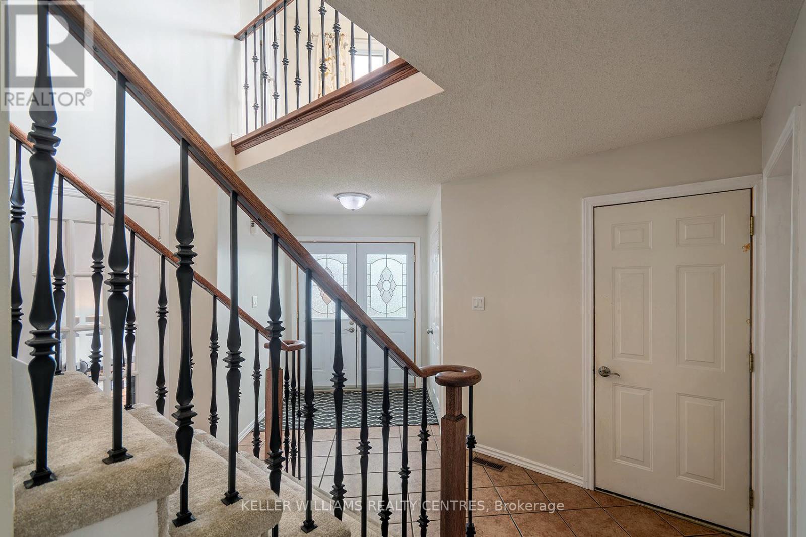 3335 Sundew Court, Mississauga, Ontario  L5N 5X6 - Photo 3 - W13085232