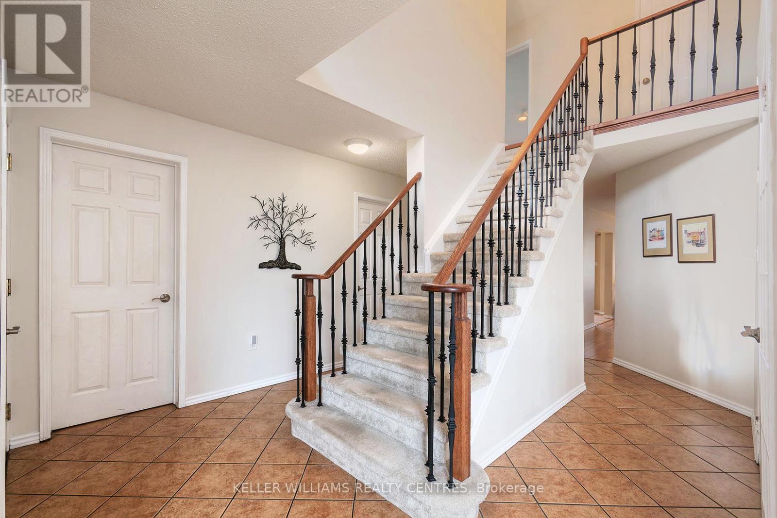 3335 Sundew Court, Mississauga, Ontario  L5N 5X6 - Photo 4 - W13085232