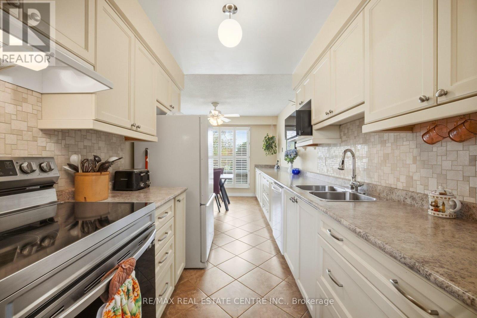 94 Blackthorn Lane, Brampton, Ontario  L6V 3K8 - Photo 13 - W13085318
