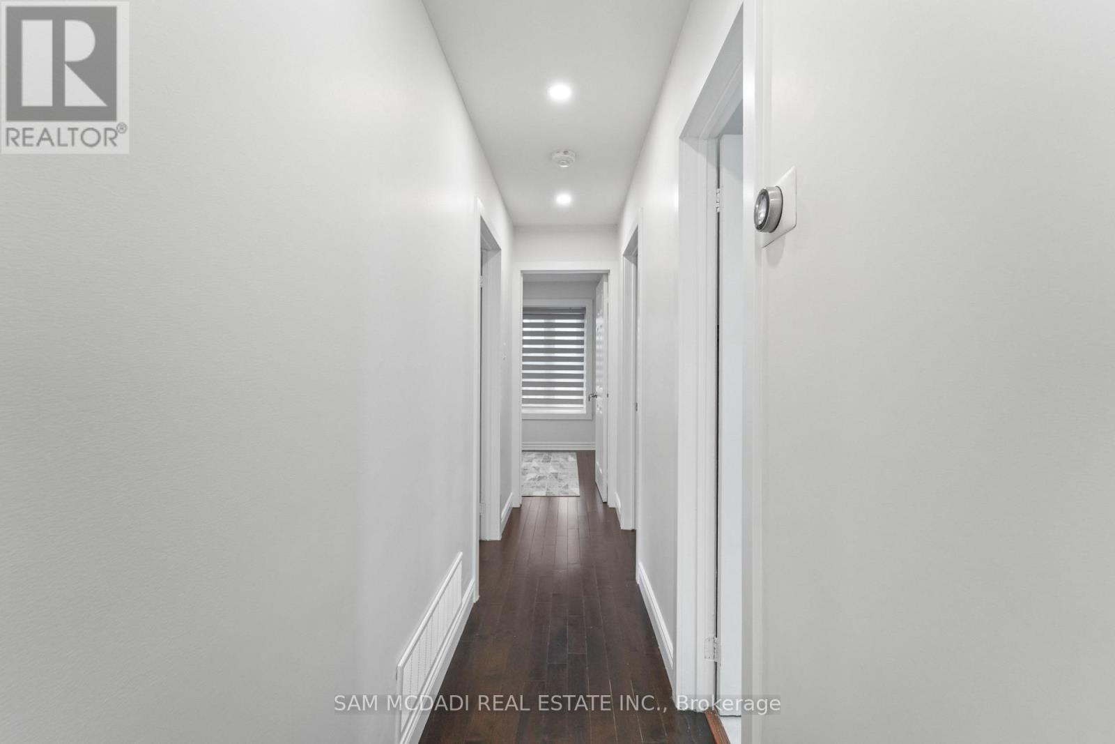 19 Shalom Crescent, Toronto, Ontario  M9V 4J3 - Photo 11 - W13085338