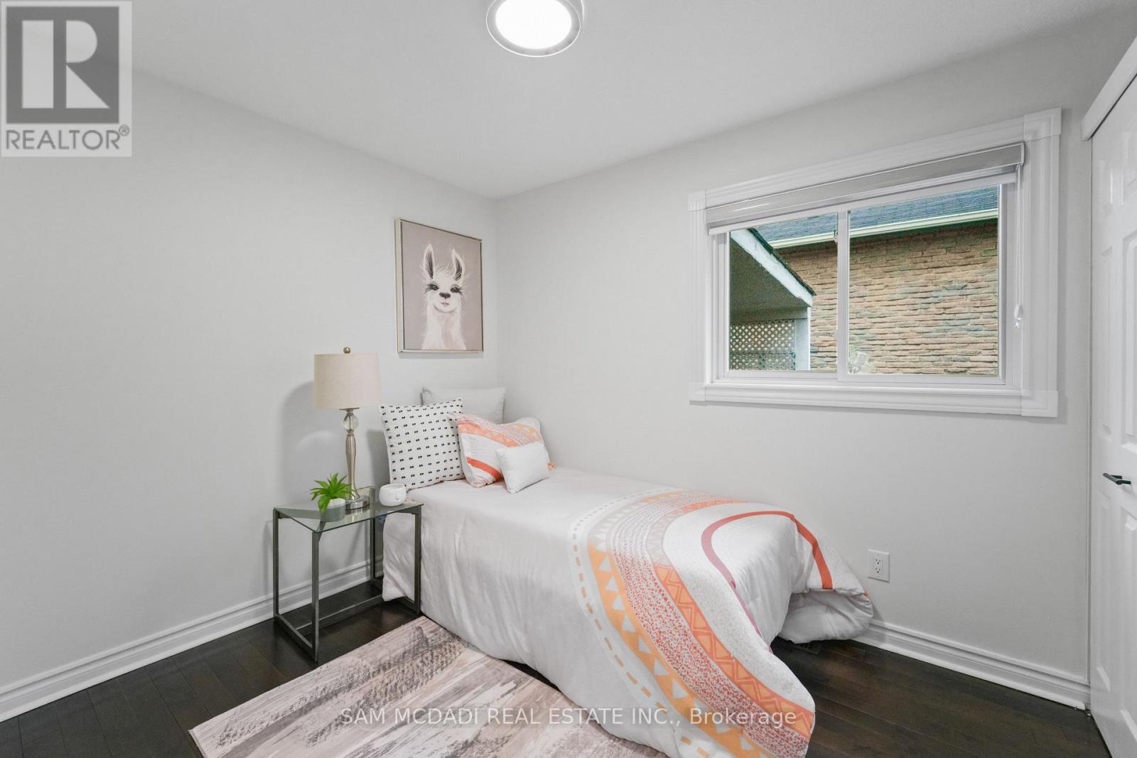 19 Shalom Crescent, Toronto, Ontario  M9V 4J3 - Photo 12 - W13085338
