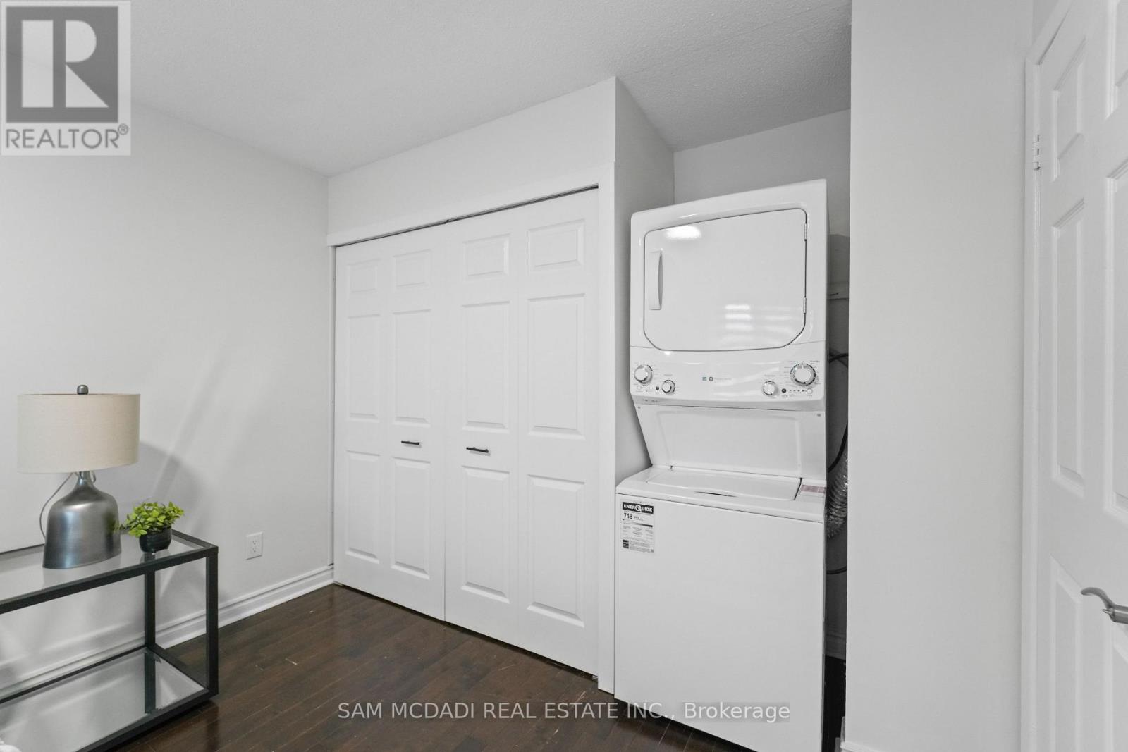 19 Shalom Crescent, Toronto, Ontario  M9V 4J3 - Photo 15 - W13085338