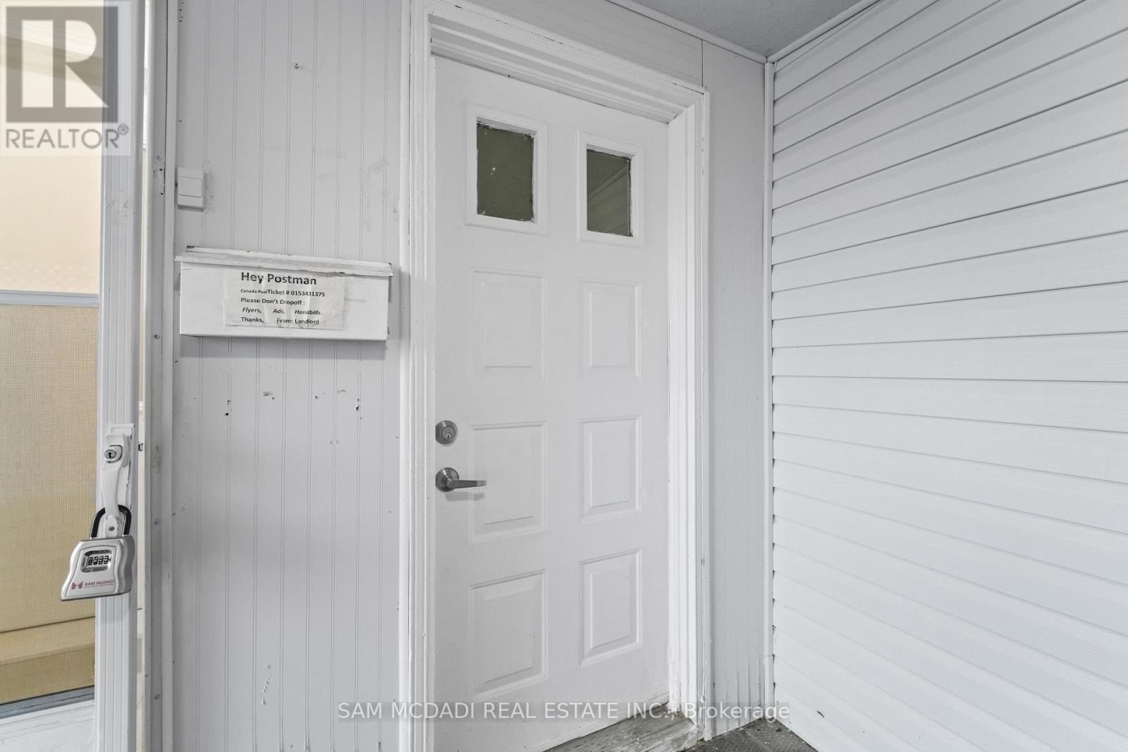 19 Shalom Crescent, Toronto, Ontario  M9V 4J3 - Photo 17 - W13085338
