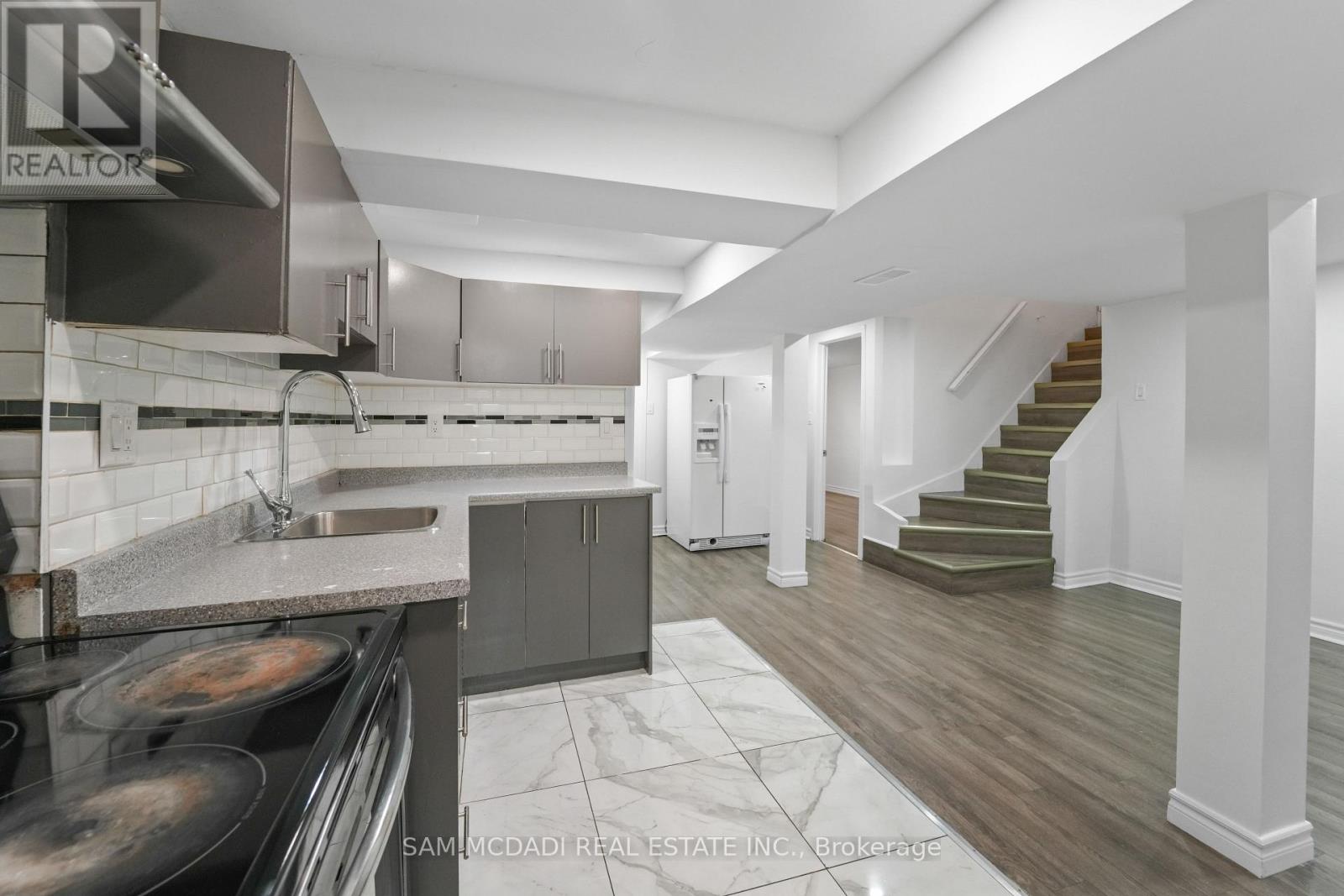 19 Shalom Crescent, Toronto, Ontario  M9V 4J3 - Photo 20 - W13085338