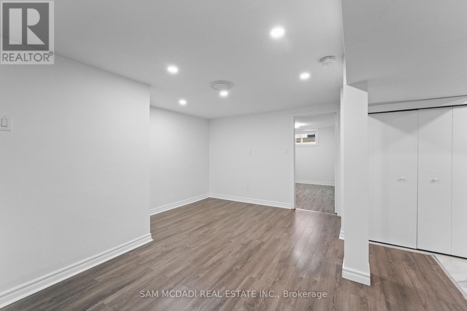 19 Shalom Crescent, Toronto, Ontario  M9V 4J3 - Photo 21 - W13085338