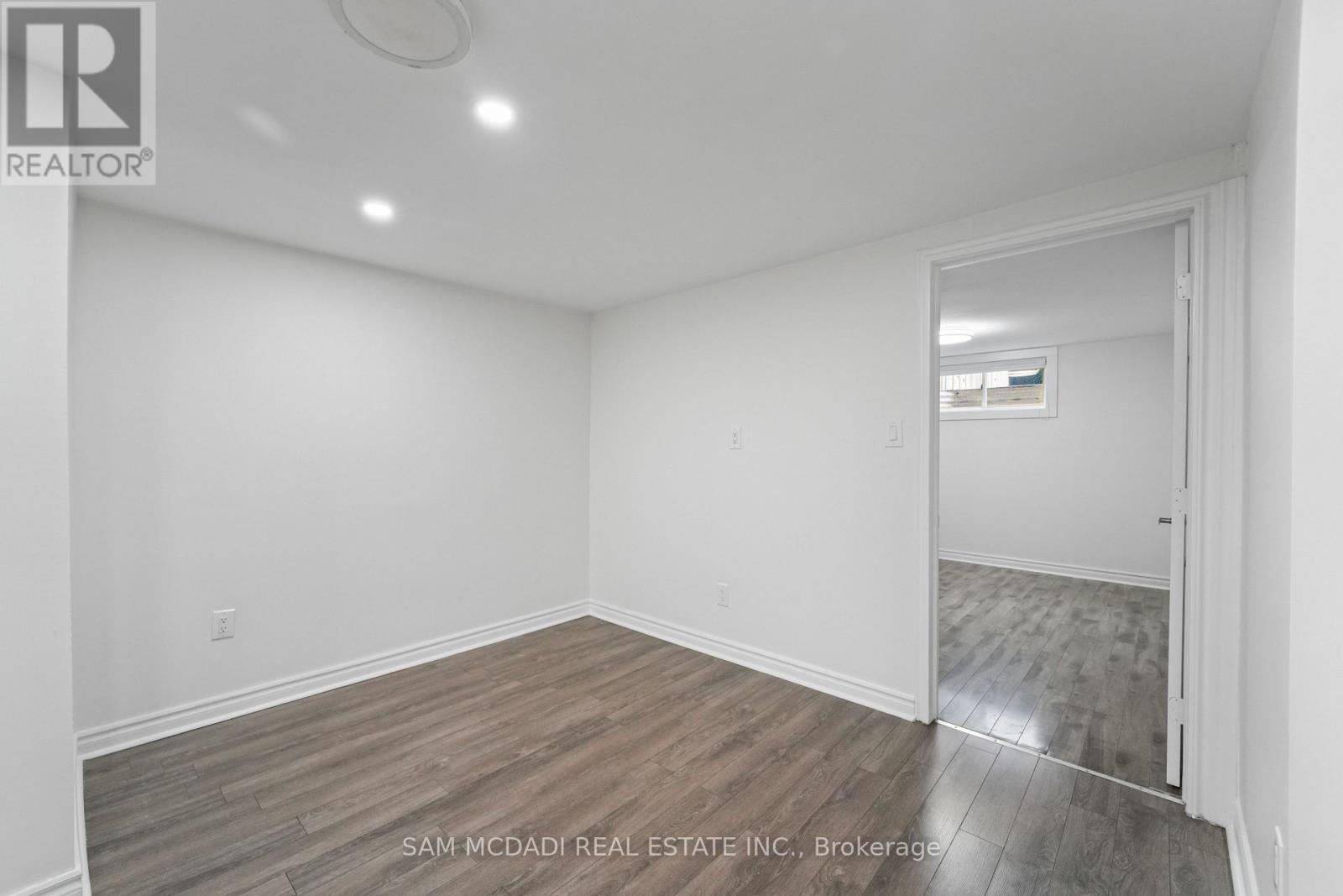 19 Shalom Crescent, Toronto, Ontario  M9V 4J3 - Photo 22 - W13085338