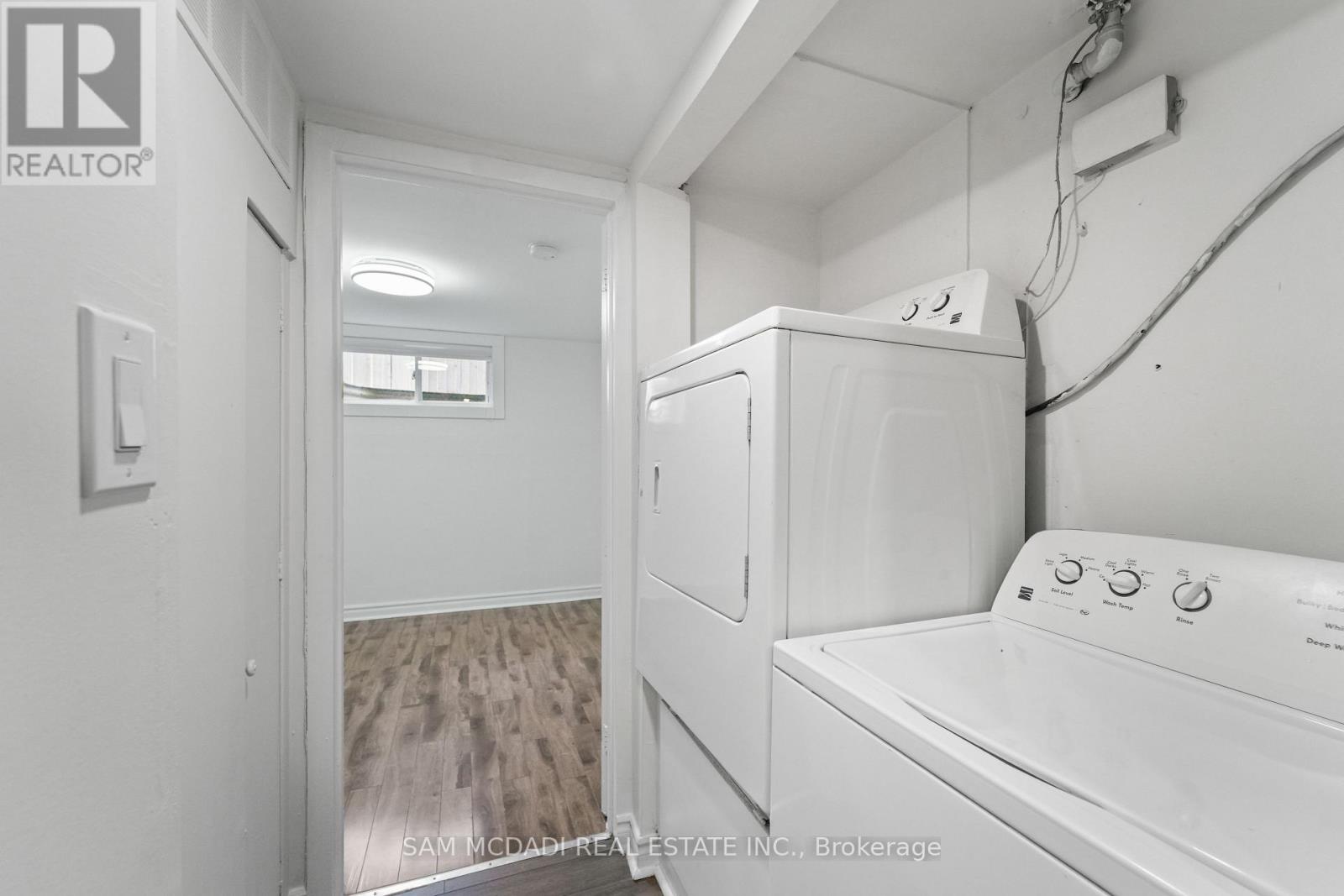19 Shalom Crescent, Toronto, Ontario  M9V 4J3 - Photo 25 - W13085338