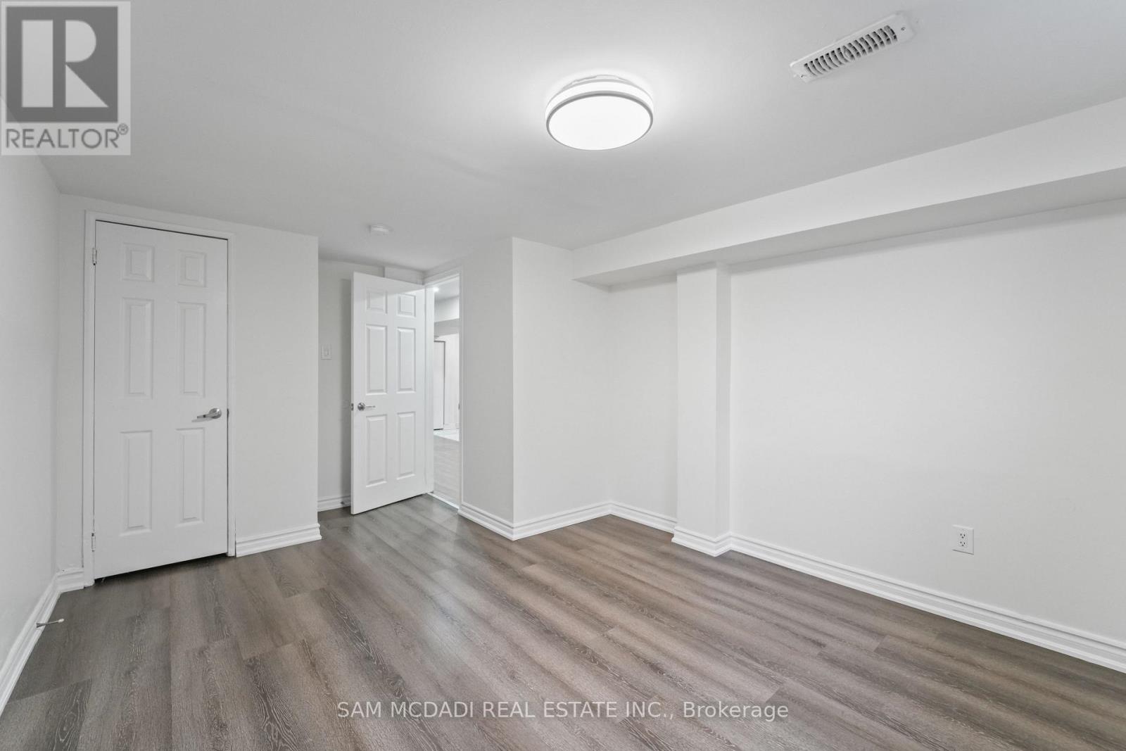 19 Shalom Crescent, Toronto, Ontario  M9V 4J3 - Photo 29 - W13085338