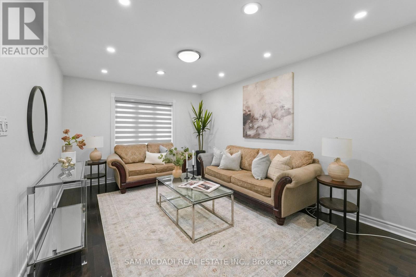 19 Shalom Crescent, Toronto, Ontario  M9V 4J3 - Photo 3 - W13085338