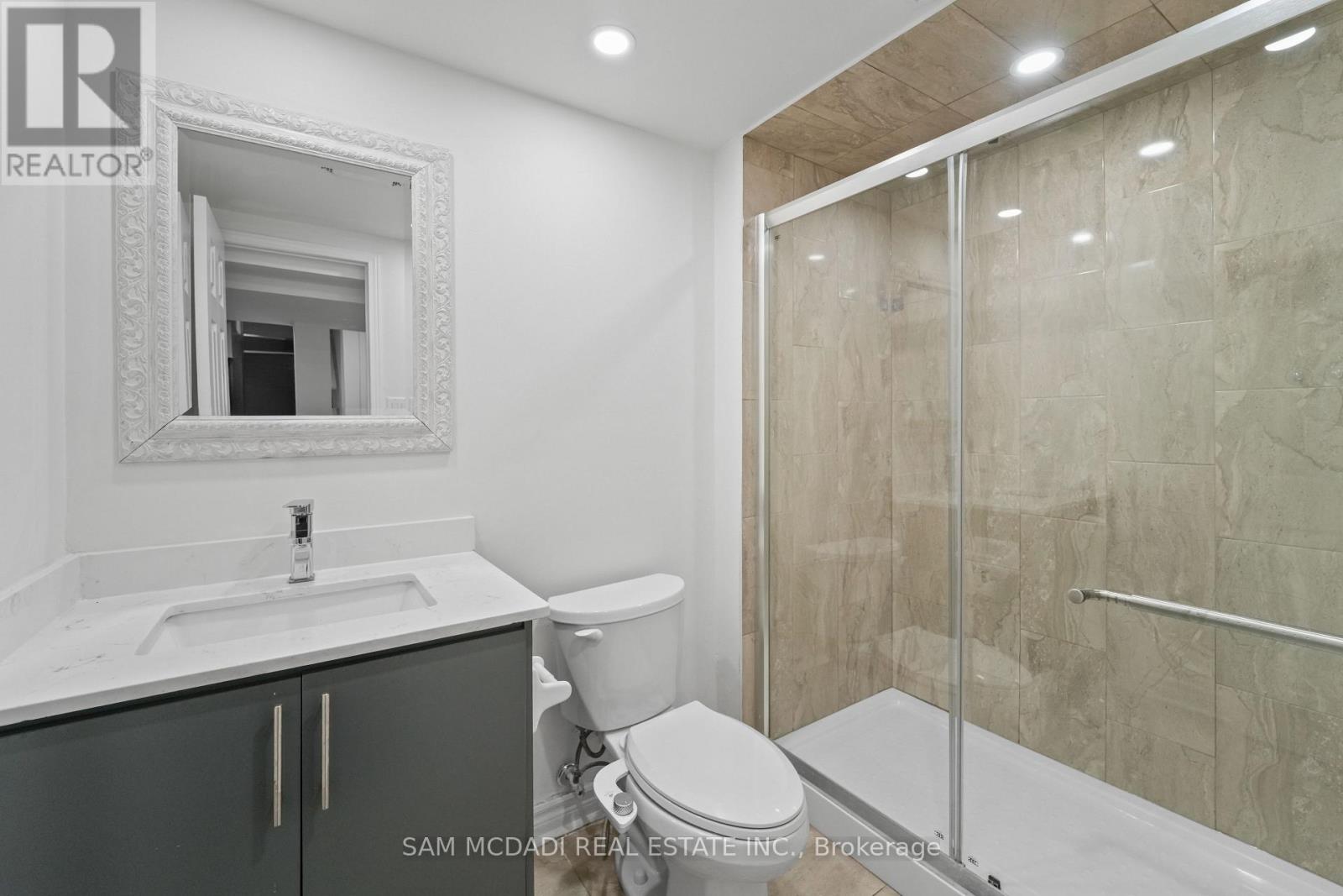 19 Shalom Crescent, Toronto, Ontario  M9V 4J3 - Photo 30 - W13085338