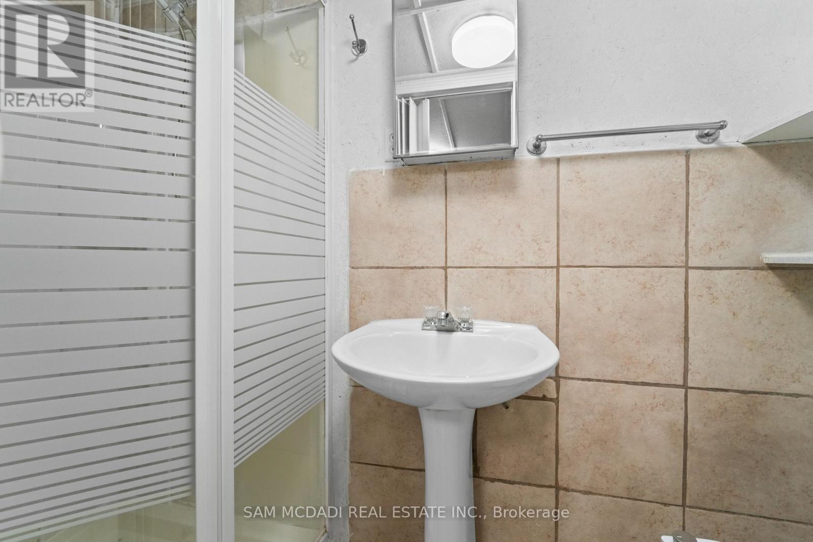 19 Shalom Crescent, Toronto, Ontario  M9V 4J3 - Photo 36 - W13085338