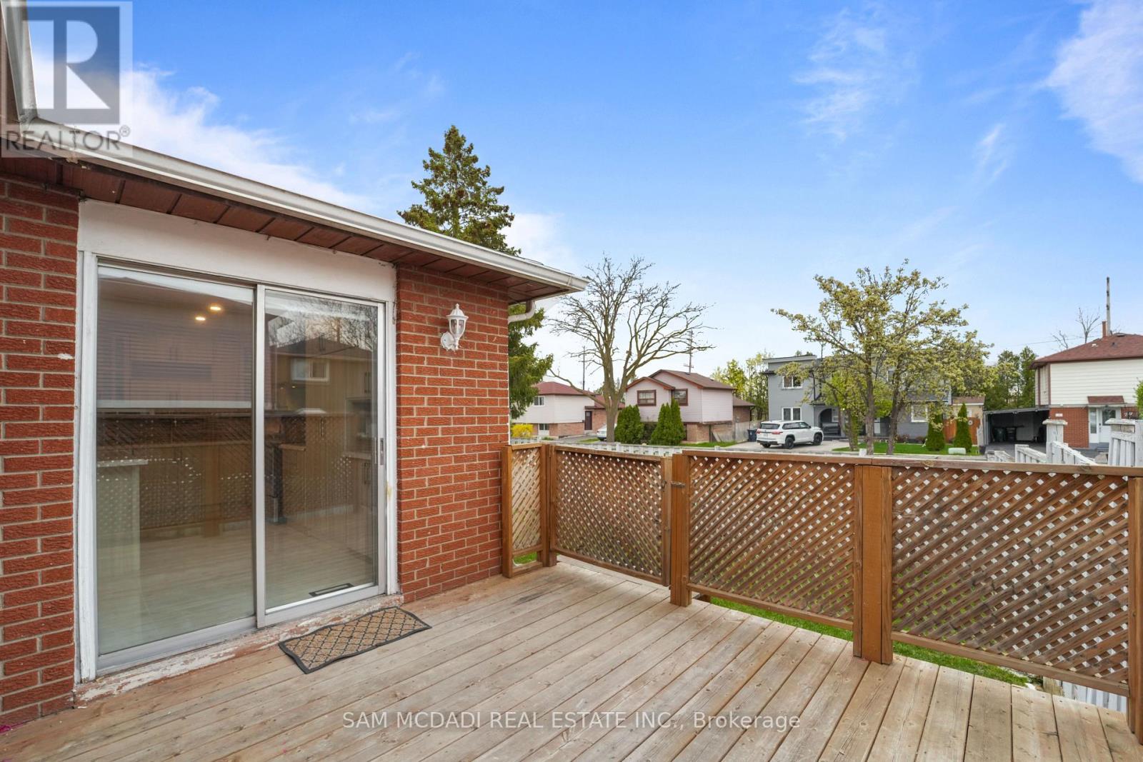 19 Shalom Crescent, Toronto, Ontario  M9V 4J3 - Photo 37 - W13085338