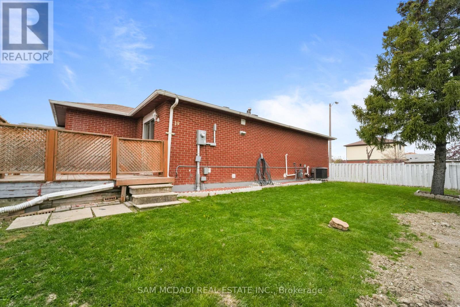 19 Shalom Crescent, Toronto, Ontario  M9V 4J3 - Photo 39 - W13085338