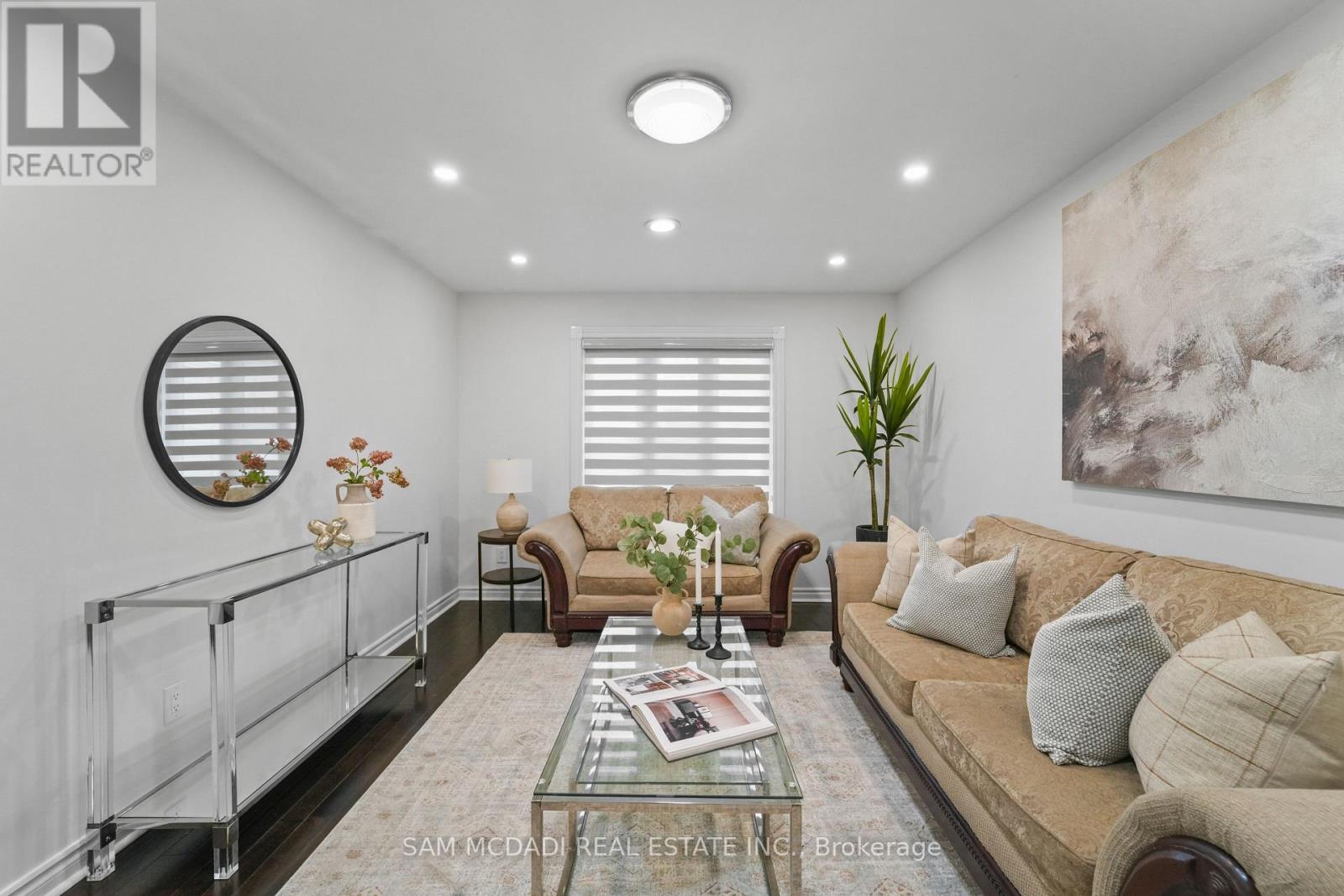 19 Shalom Crescent, Toronto, Ontario  M9V 4J3 - Photo 4 - W13085338
