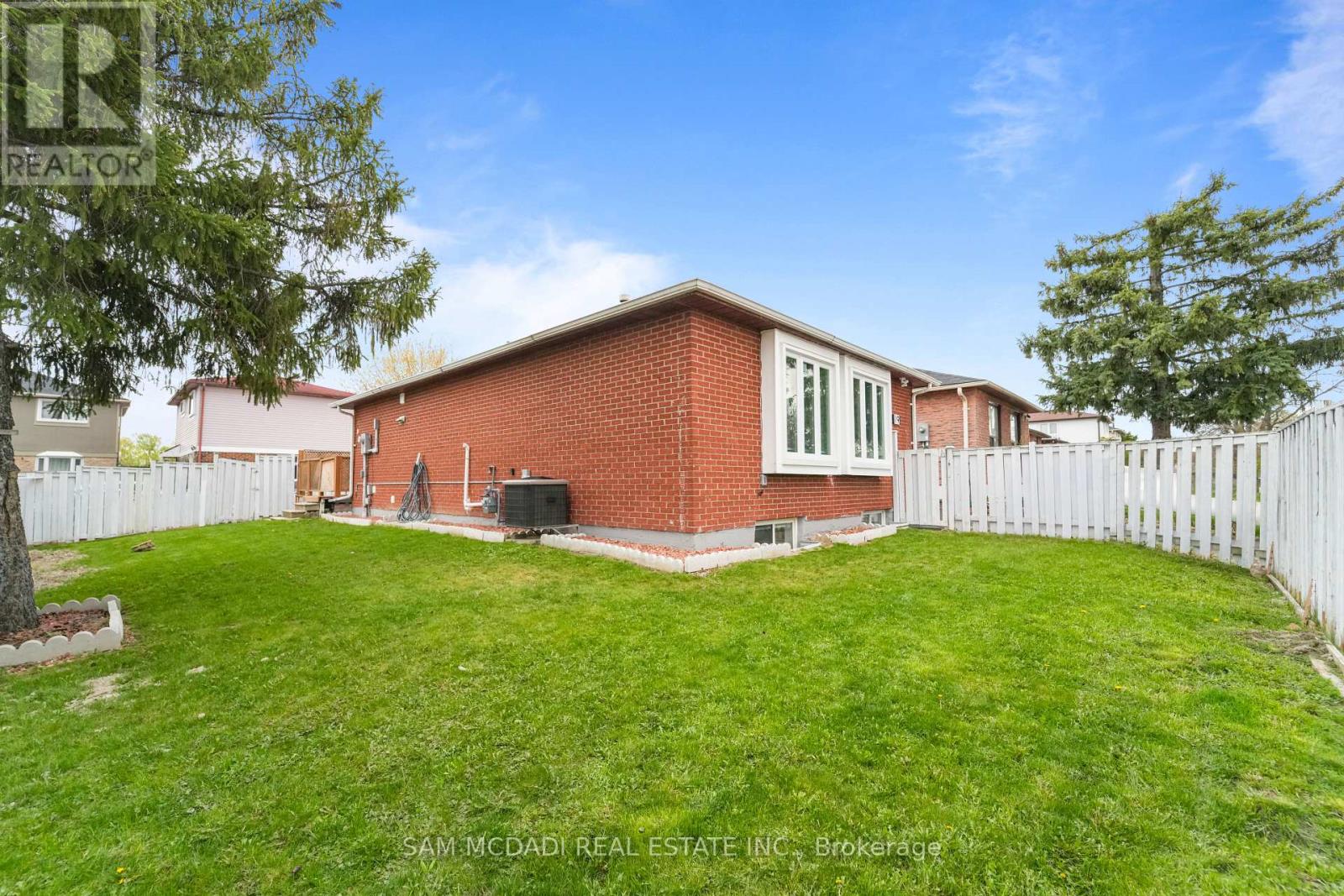 19 Shalom Crescent, Toronto, Ontario  M9V 4J3 - Photo 41 - W13085338
