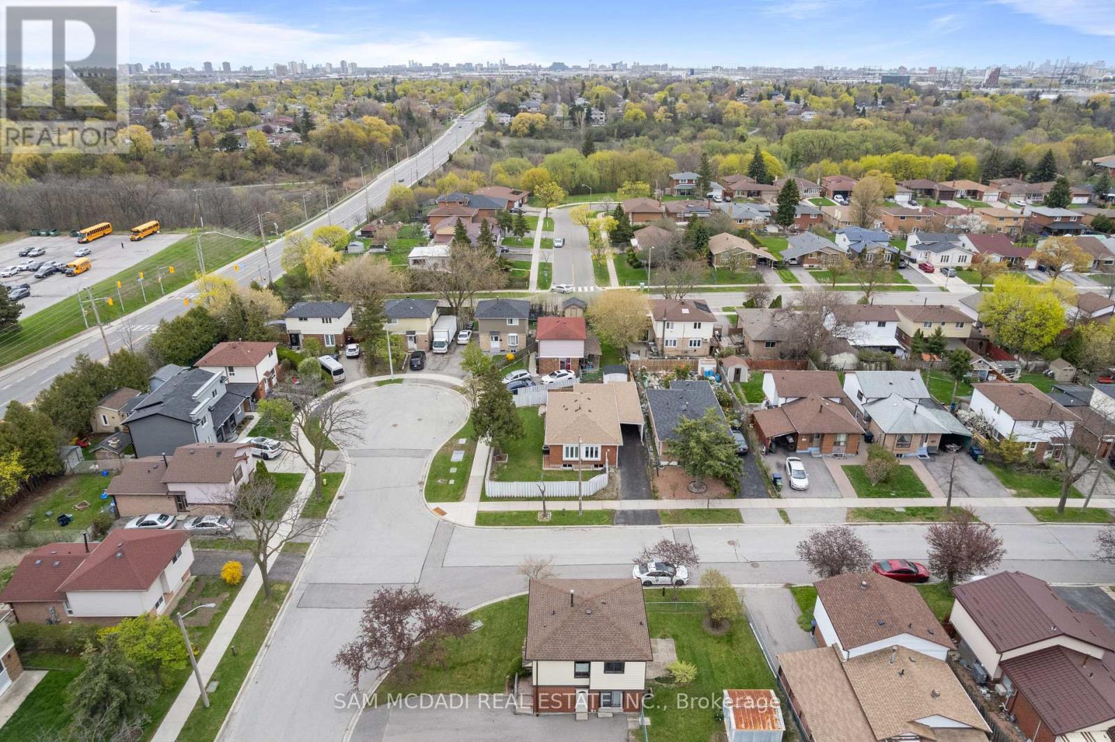 19 Shalom Crescent, Toronto, Ontario  M9V 4J3 - Photo 44 - W13085338