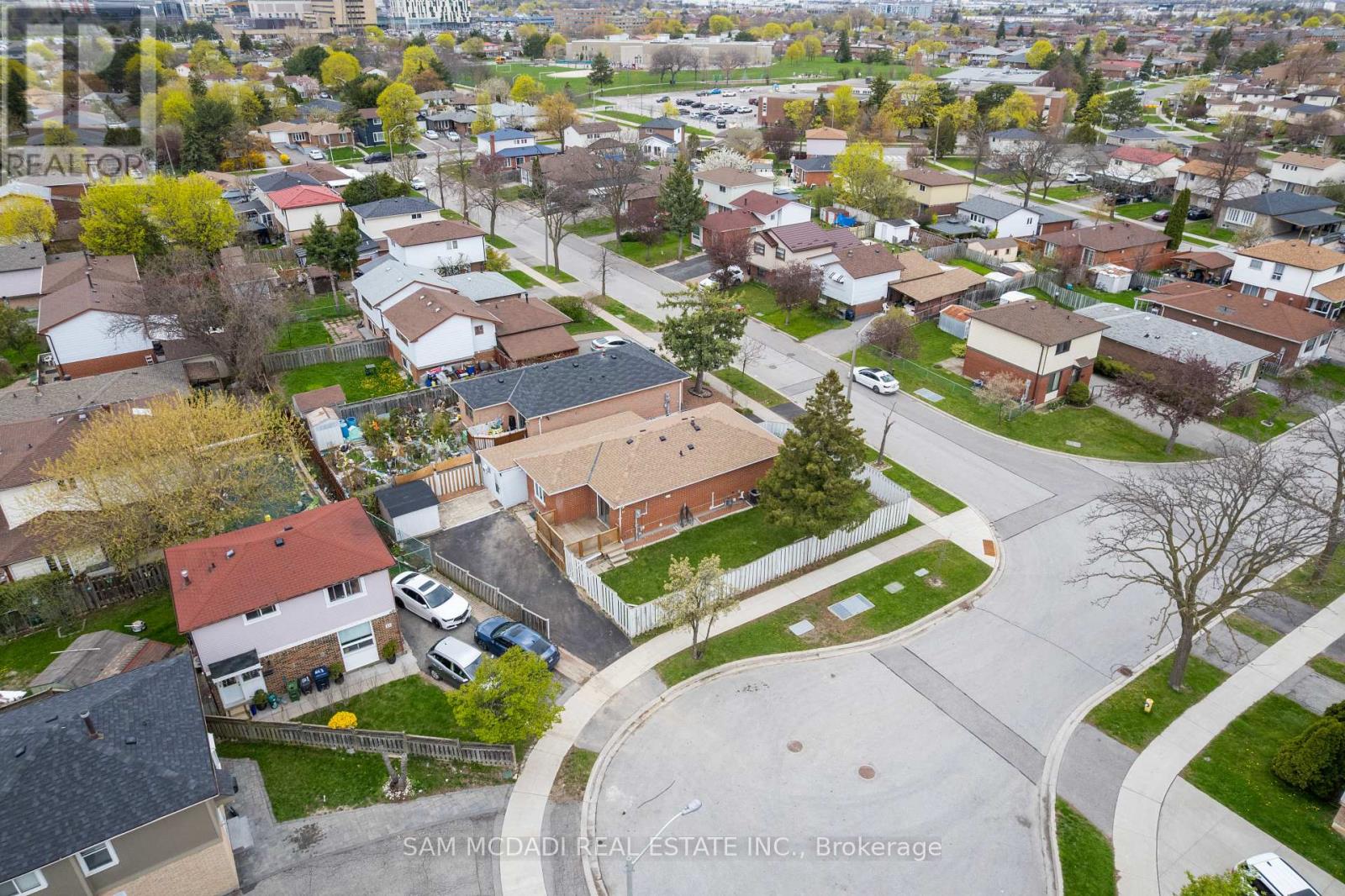 19 Shalom Crescent, Toronto, Ontario  M9V 4J3 - Photo 46 - W13085338
