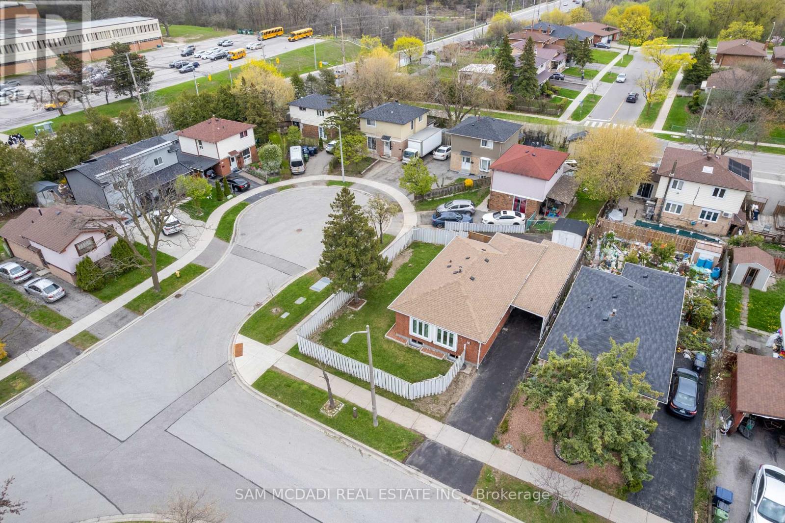 19 Shalom Crescent, Toronto, Ontario  M9V 4J3 - Photo 49 - W13085338